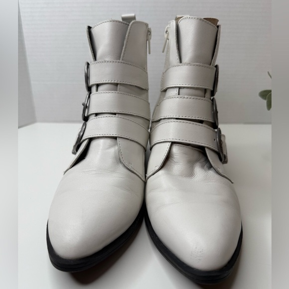 Steve Madden Bark White Leather Belted Ankle Booties Size 7.5M Streetwear Moto - Picture 9 of 15